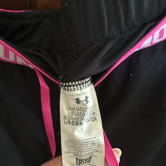 Under Armour Unlined Athletic short - Picture 3 of 3